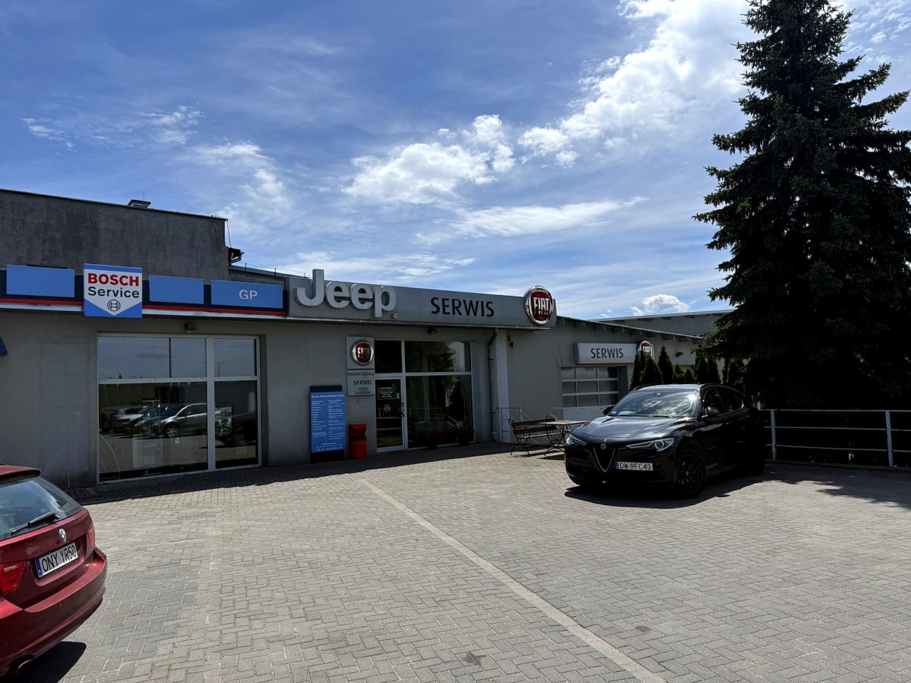 Budynek serwisu Jeep / Fiat w Nysie